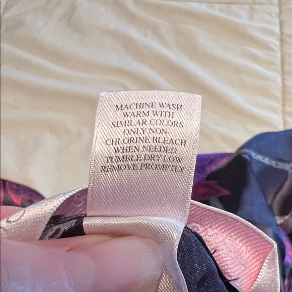 Victoria Secret Floral Robe - Picture 4 of 6